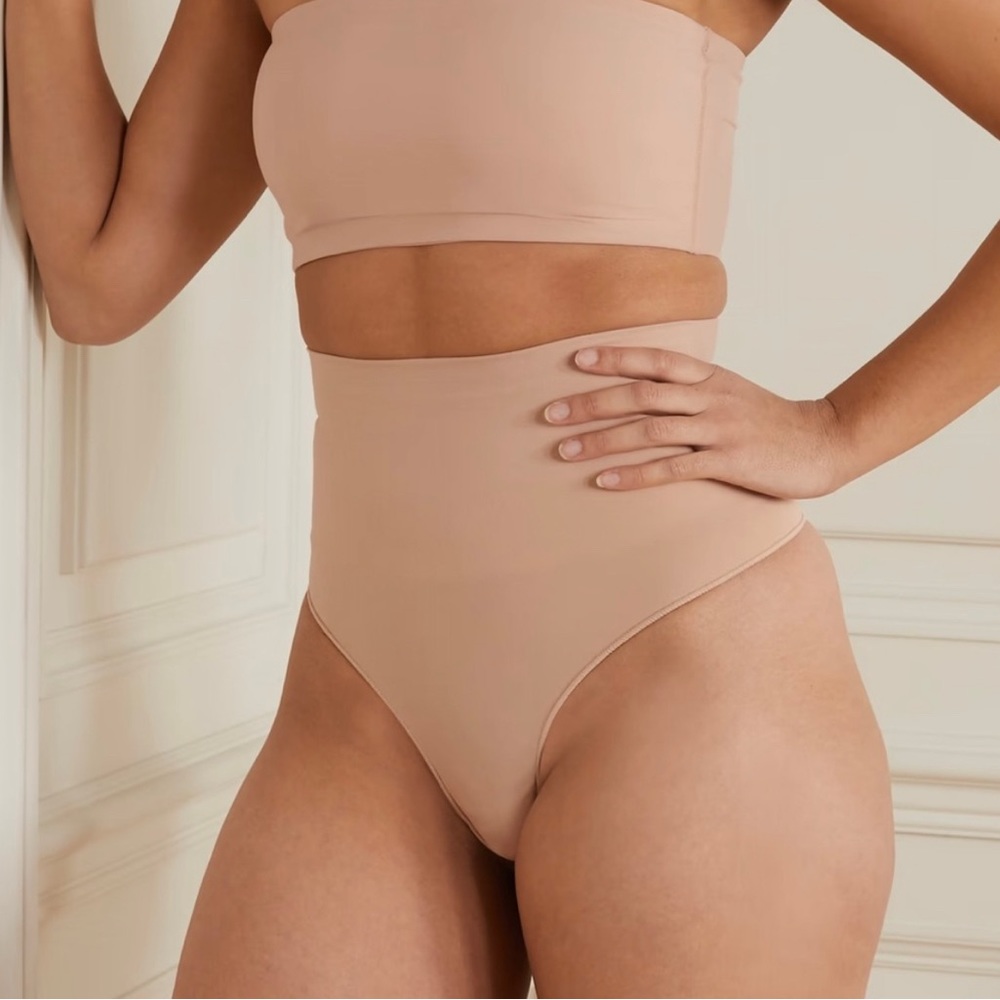 NWT SKIMS core control thong - never worn brand new